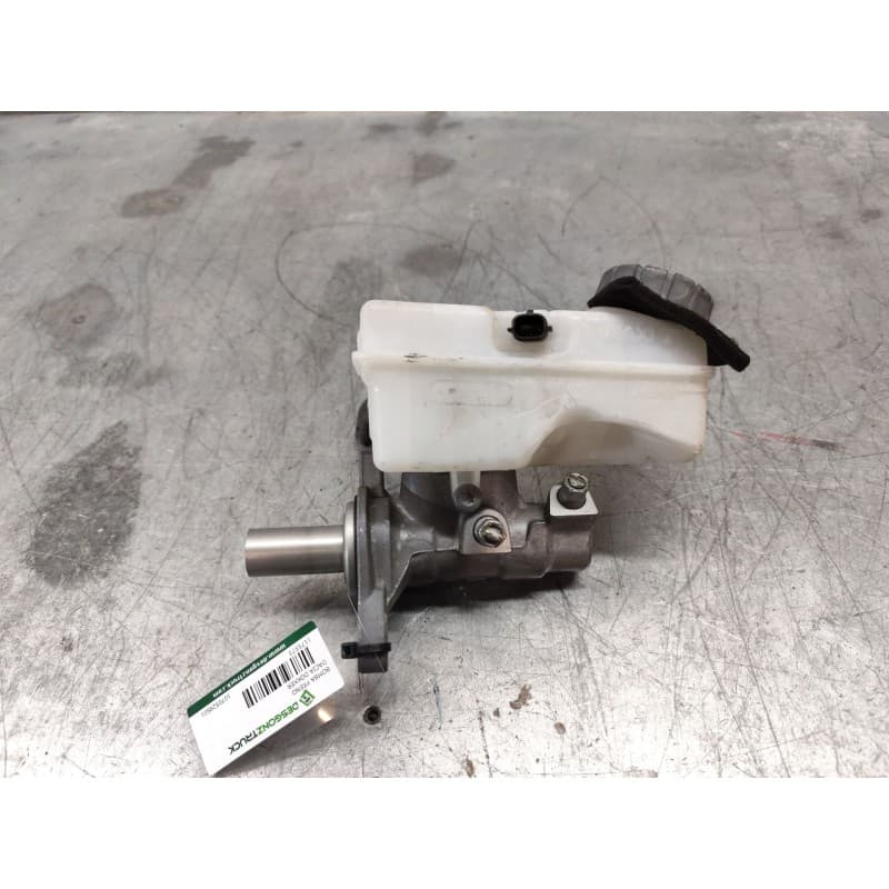 Recambio de bomba freno para dacia dokker essential referencia OEM IAM 1070529S01 - Blanco