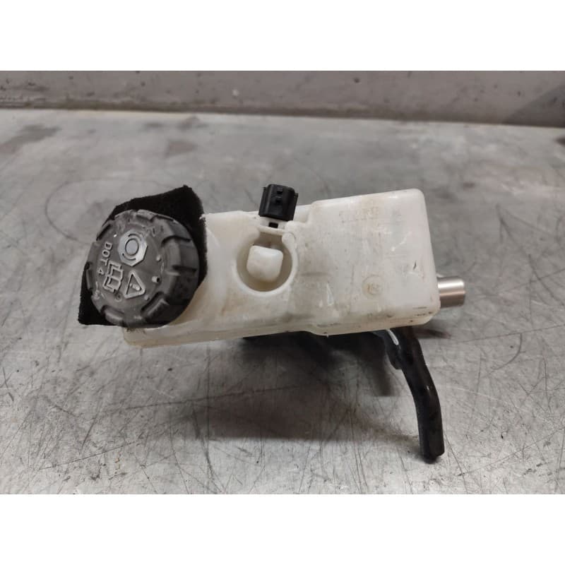 Recambio de bomba freno para dacia dokker essential referencia OEM IAM 1070529S01 - Blanco 3