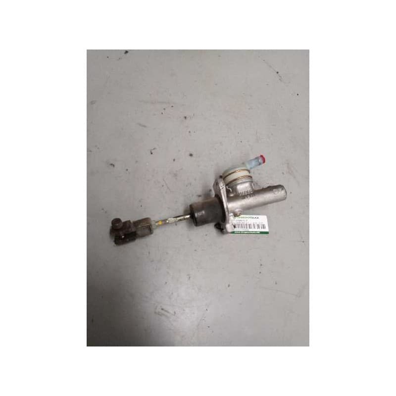 Recambio de bombin embrague para nissan cabstar e referencia OEM IAM - Rojo 2