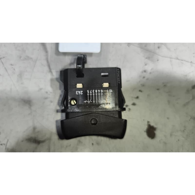 Recambio de interruptor para scania r i r 500 referencia OEM IAM 1726357 - Blanco 3