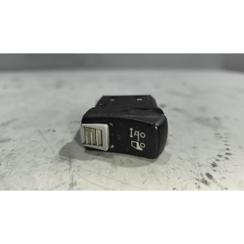 Recambio de interruptor para scania r i r 500 referencia OEM IAM 1534811 - Blanco