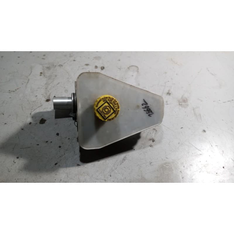 Recambio de bombin freno para iveco sunrise referencia OEM IAM 0204Y24317 204255550 - Blanco