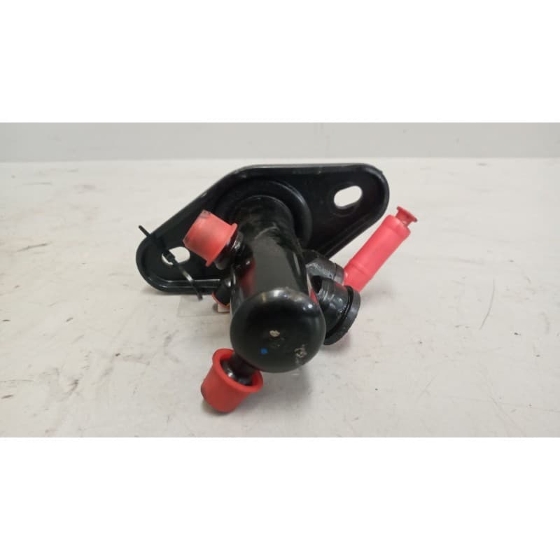 Recambio de bomba freno para nissan trucks atleon 120 referencia OEM IAM - Blanco 3
