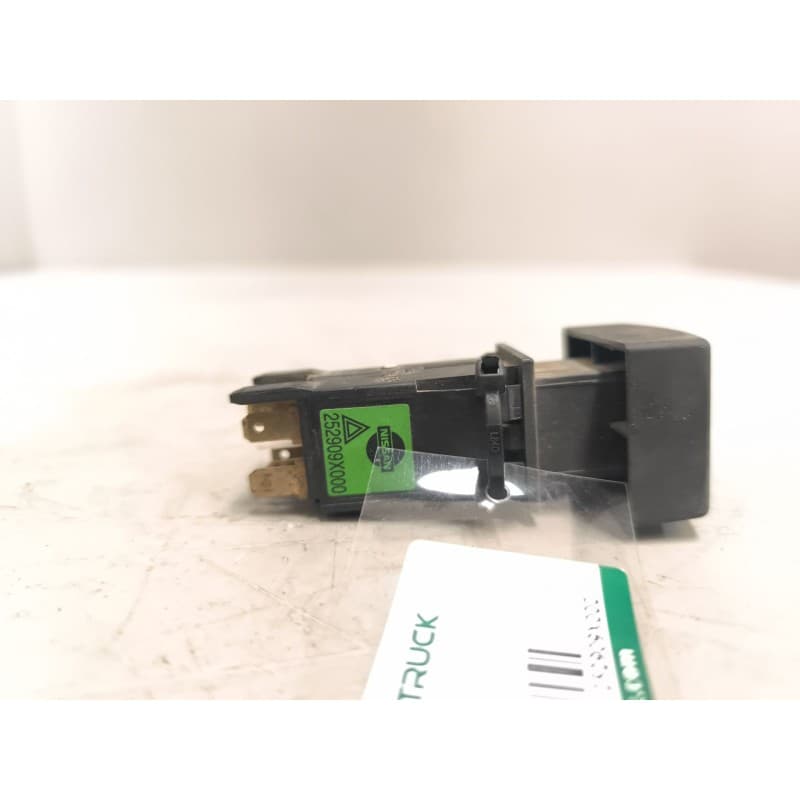 Recambio de warning para nissan trucks atleon tk 150/3 referencia OEM IAM 252909X000 - Blanco 2