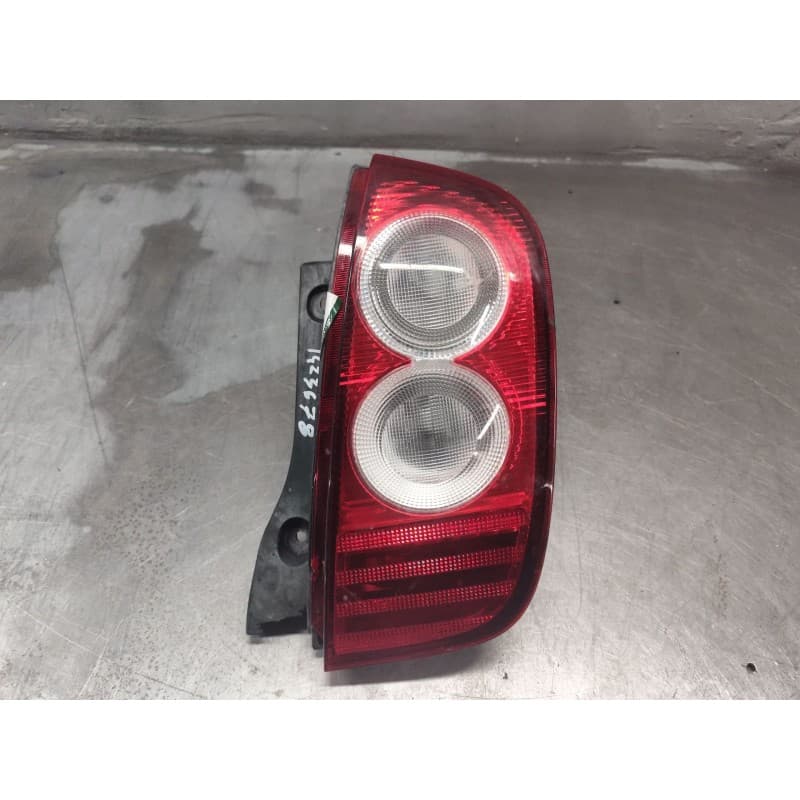 Recambio de piloto trasero derecho para nissan micra (k12e) acenta referencia OEM IAM - Rojo