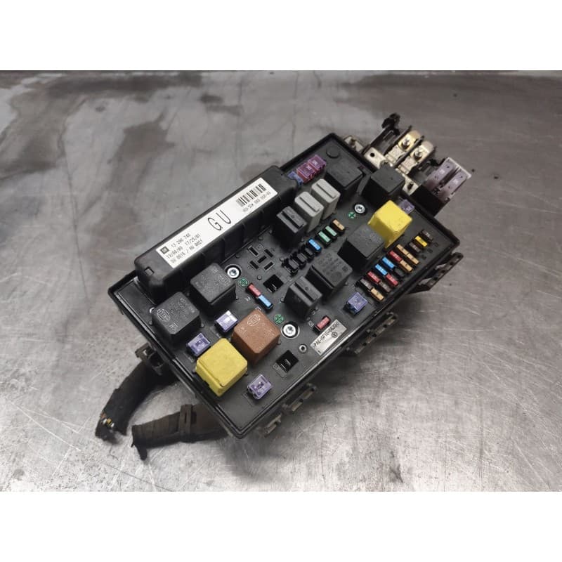 Recambio de bsm caja fusibles para opel astra h ber. cosmo referencia OEM IAM 13206748 - Plata