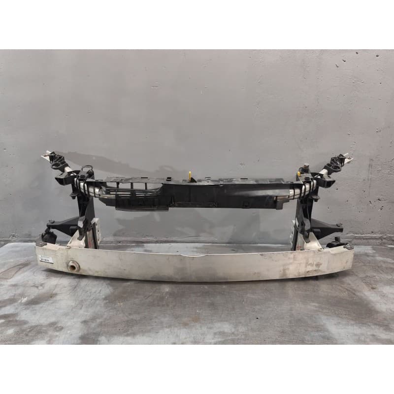 Recambio de refuerzo paragolpes delantero para infiniti q30 1.5 d referencia OEM IAM - Gris