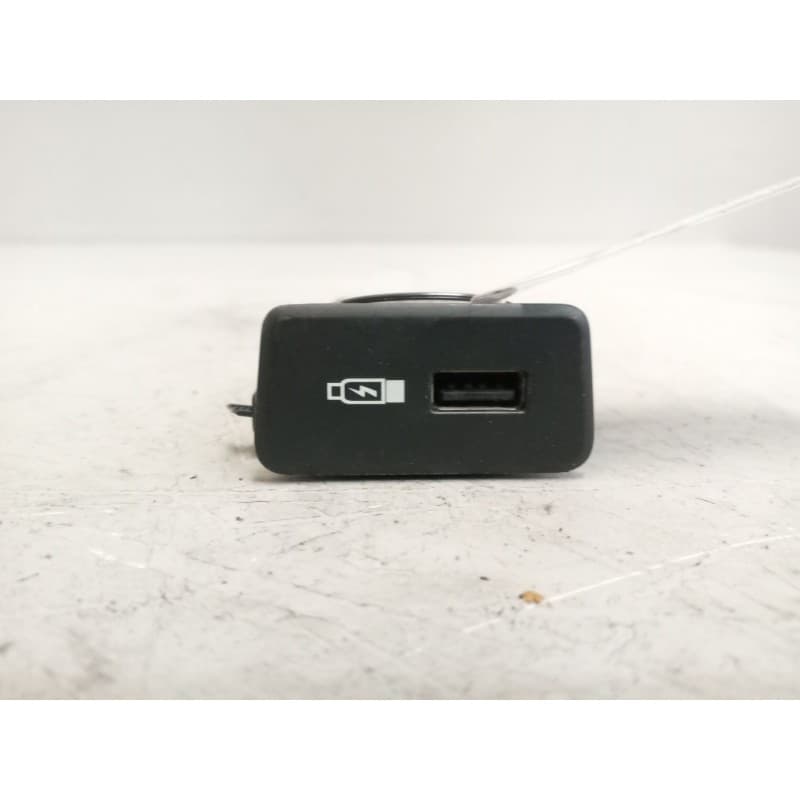 Recambio de conector usb / aux para scania r i r 450 referencia OEM IAM 2554704 - Azul