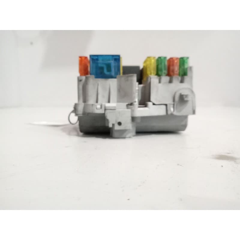 Recambio de caja reles / fusibles para iveco a65c18/wing referencia OEM IAM 69501171 - Blanco 6