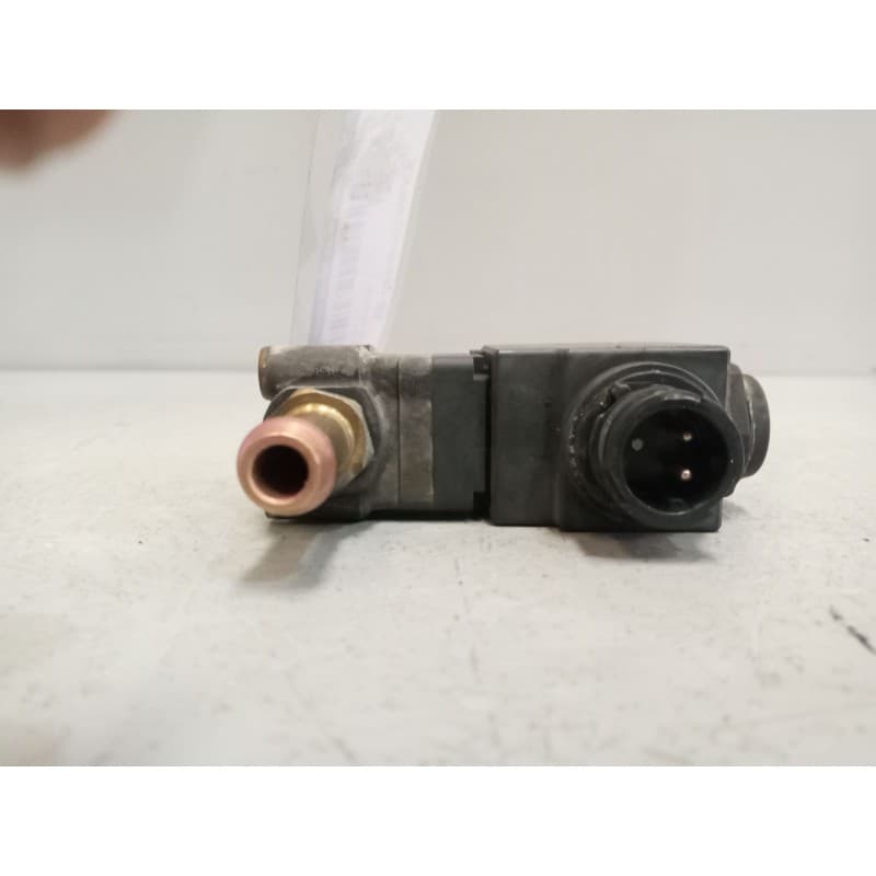 Recambio de electro valvula para scania r i r 500 referencia OEM IAM 1863594 - Blanco 4