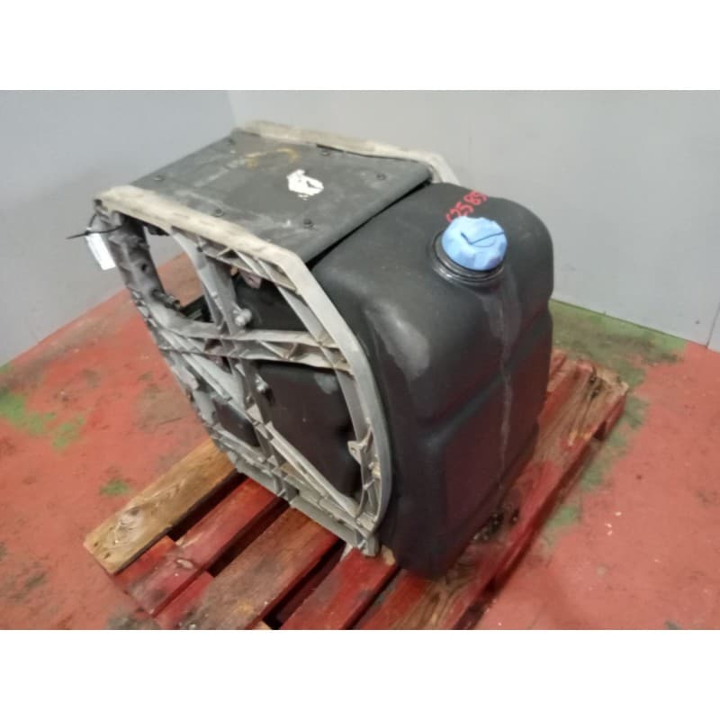 Recambio de deposito adblue para volvo fh 500 referencia OEM IAM 22460025 - Blanco