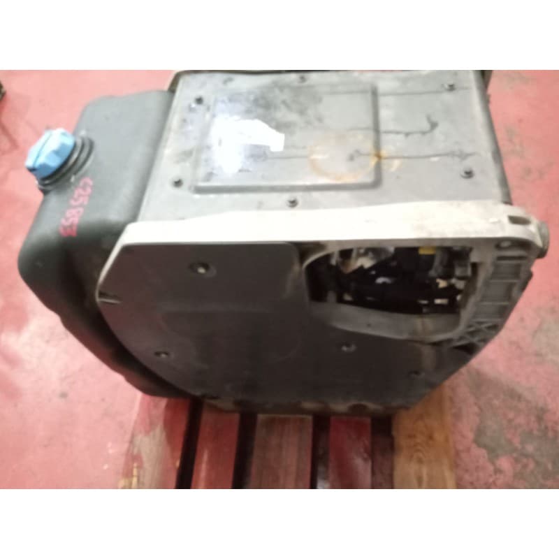 Recambio de deposito adblue para volvo fh 500 referencia OEM IAM 22460025 - Blanco 2
