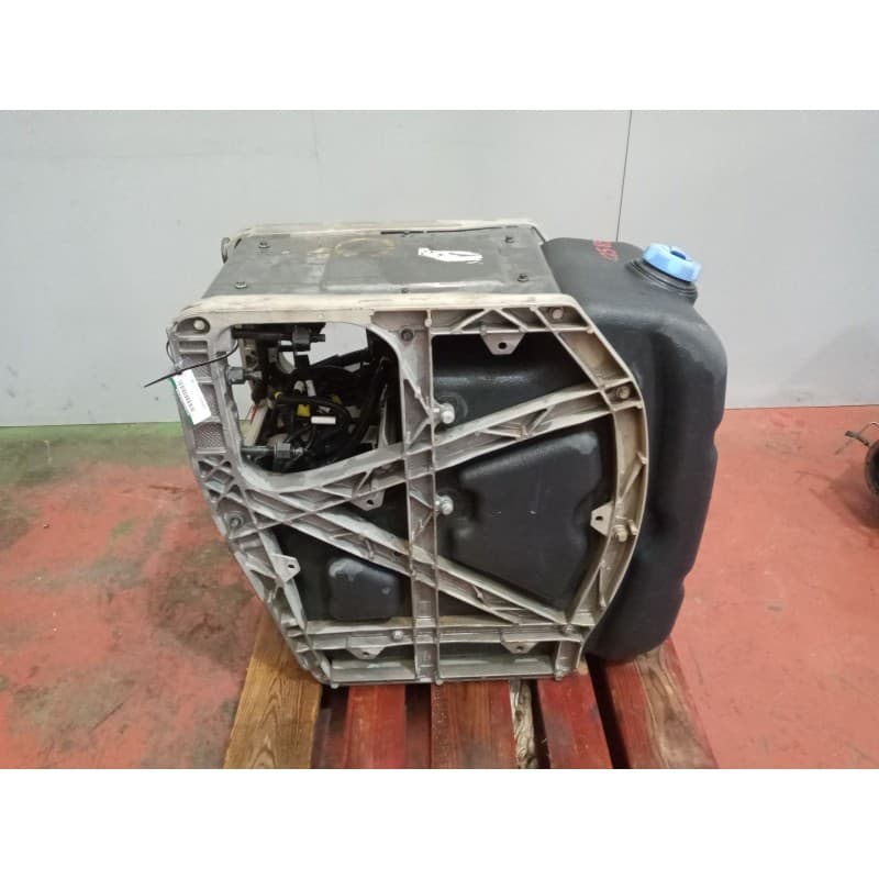 Recambio de deposito adblue para volvo fh 500 referencia OEM IAM 22460025 - Blanco 4