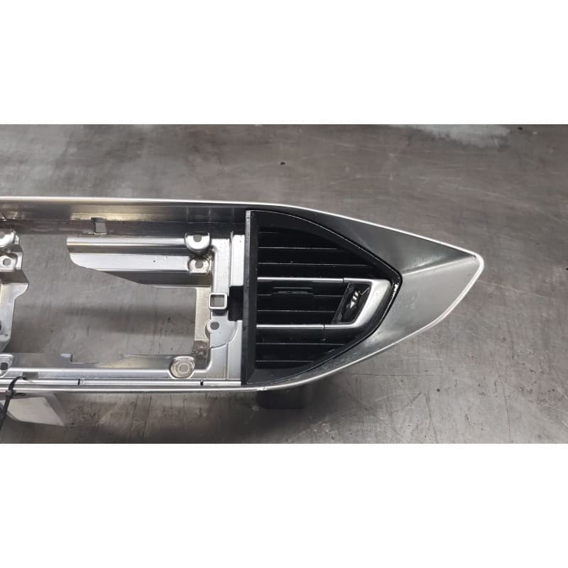 Recambio de aireador central derecho para peugeot 308 active referencia OEM IAM - Blanco 2