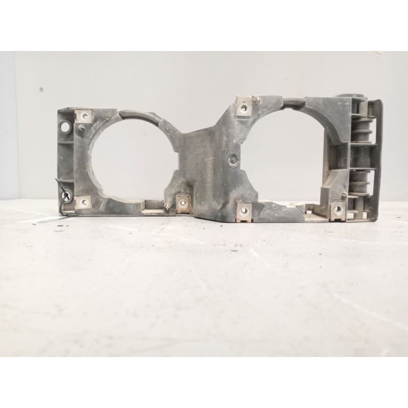 Recambio de soporte faro derecho para scania r i r 500 referencia OEM IAM 1786695 - Blanco
