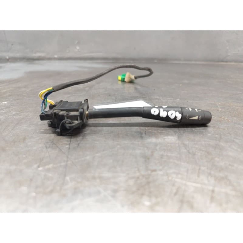 Recambio de mando radio para peugeot 206 berlina xr referencia OEM IAM - Azul