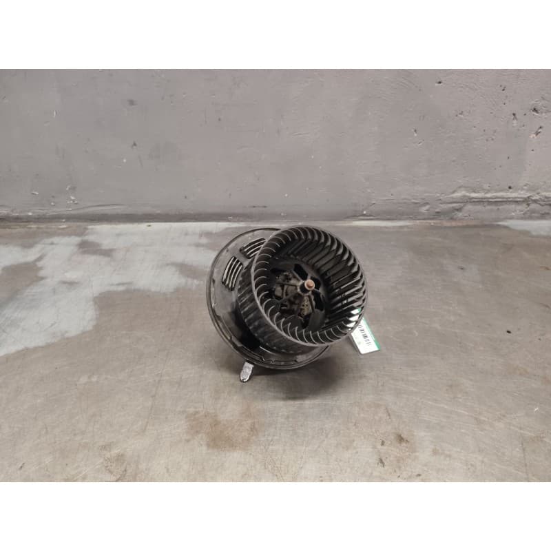 Recambio de ventilador calefaccion para bmw 1 (e81) 118 d referencia OEM IAM 20689117 - Negro