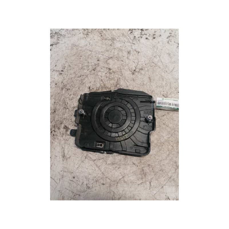 Recambio de soporte para peugeot 208 style referencia OEM IAM 9688828380