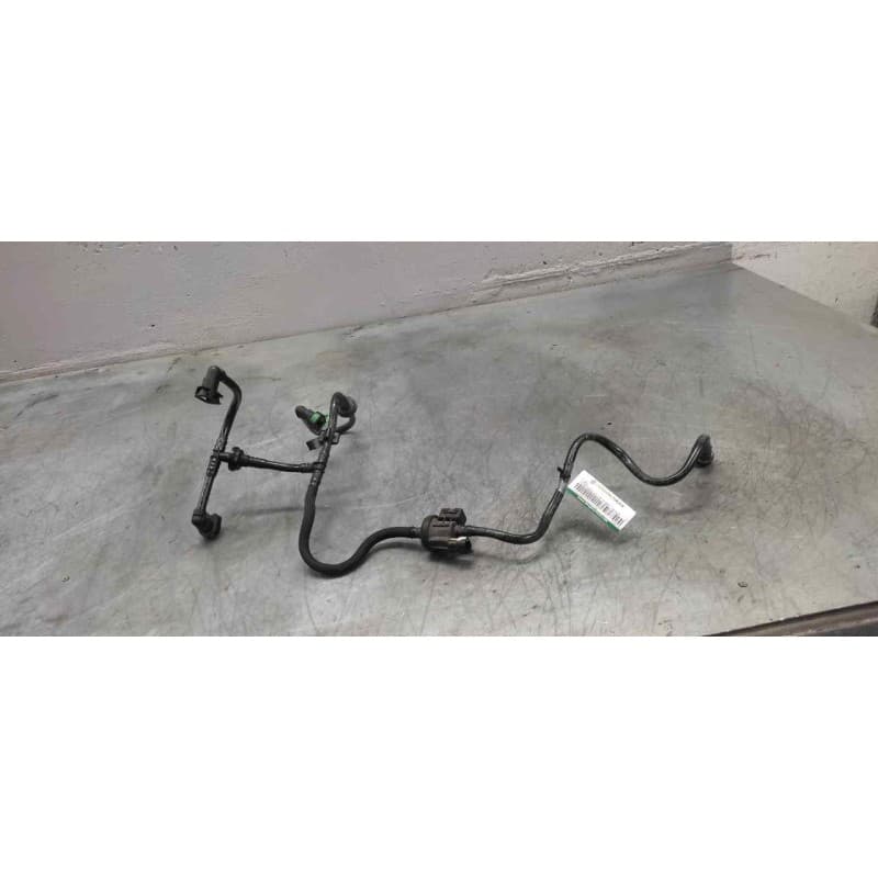 Recambio de tubo para ford focus lim. (cb8) titanium referencia OEM IAM CV619D269BC - Blanco