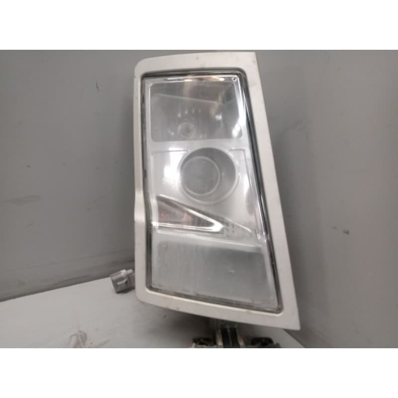 Recambio de faro derecho para volvo fh referencia OEM IAM - Blanco
