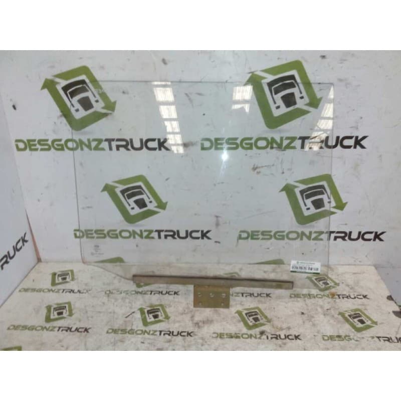 Recambio de luna delantera derecha para nissan trucks l-90.150 referencia OEM IAM - Rojo