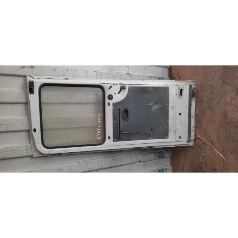 Recambio de porton trasero derecho para renault trafic 1.4 referencia OEM IAM 2