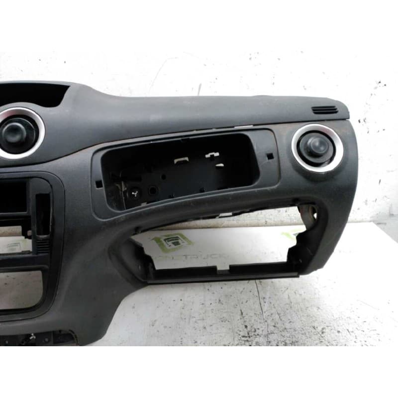 Recambio de salpicadero para citroën c3 1.4 sx referencia OEM IAM 4