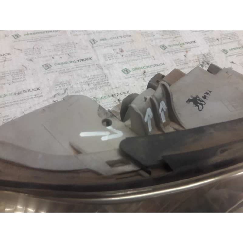 Recambio de faro derecho para kia carnival td ls referencia OEM IAM 2