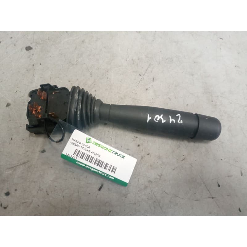 Recambio de mando limpia para nissan trucks atleon 165 referencia OEM IAM - Blanco