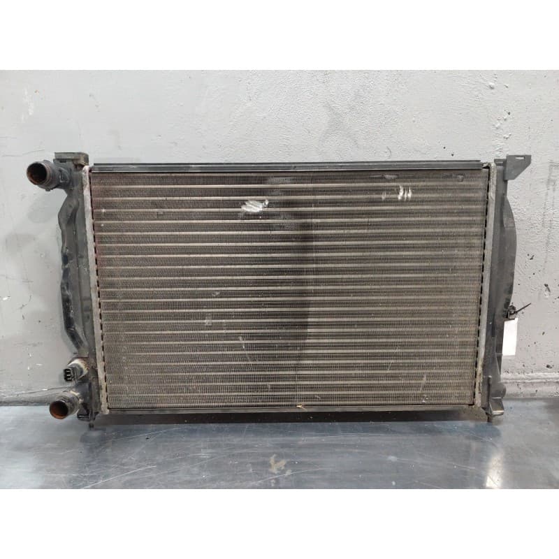 Recambio de radiador agua para audi a4 berlina (b5) 1.8 referencia OEM IAM 8D0121251Q 2