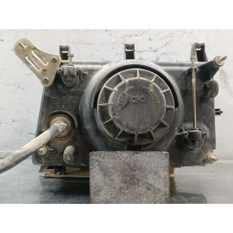 Recambio de faro izquierdo para ssangyong family 2.5 d referencia OEM IAM - Granate 3