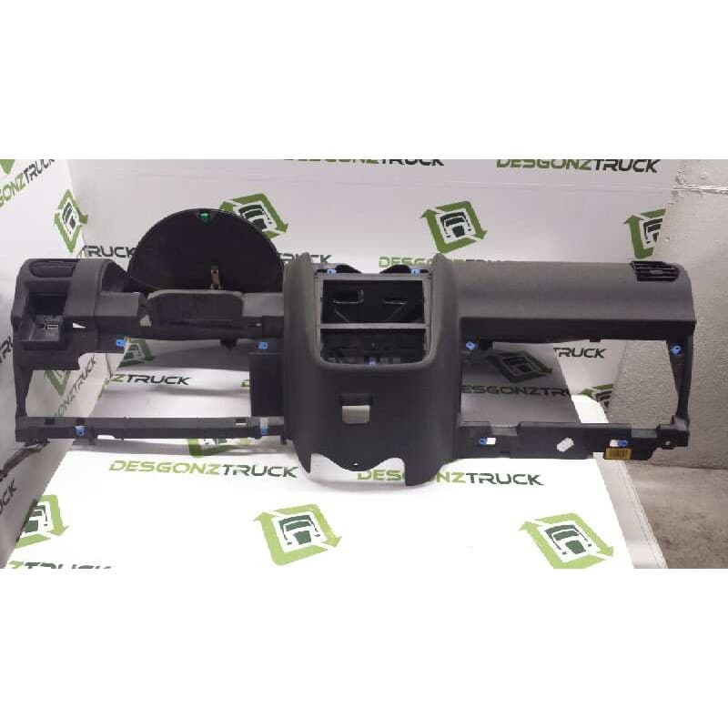 Recambio de salpicadero para opel corsa c club referencia OEM IAM 13156178 - Blanco