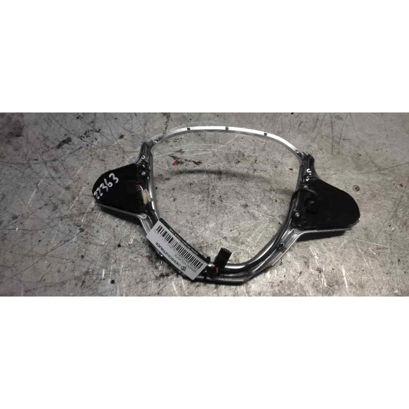 Recambio de mando volante para dacia sandero referencia OEM IAM - Blanco 2