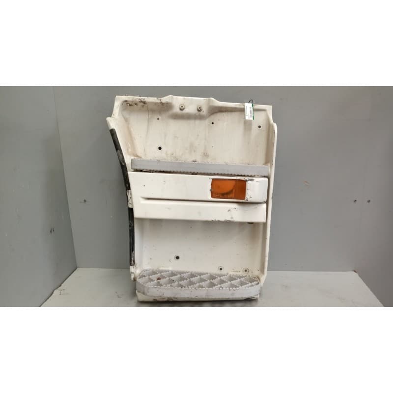 Recambio de peldaño derecho para scania r i r 580 referencia OEM IAM 1854228 - Blanco