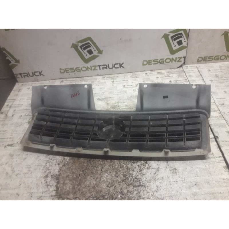 Recambio de rejilla delantera central para fiat doblo active referencia OEM IAM - Blanco 2