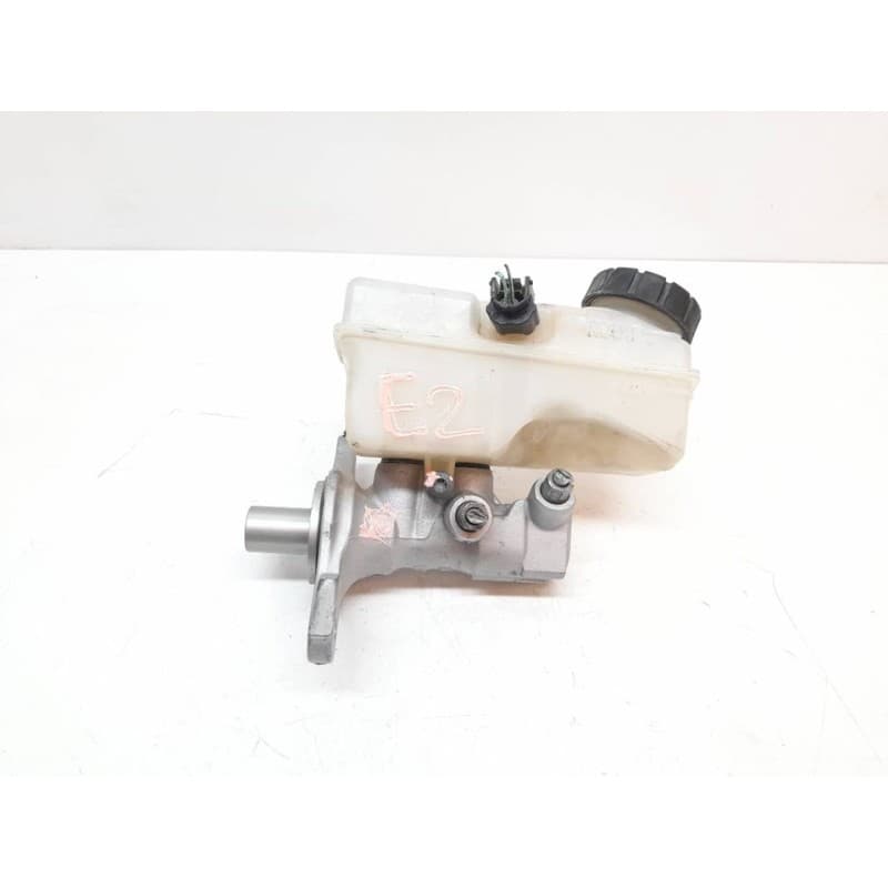 Recambio de bomba freno para dacia sandero stepway referencia OEM IAM 8304 - Negro