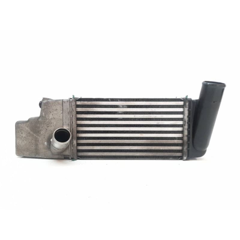 Recambio de intercooler para toyota auris active referencia OEM IAM ON150 - Negro