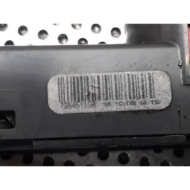 Recambio de warning para fiat nuova 500 (150) lounge referencia OEM IAM 735451108 - Rojo 2