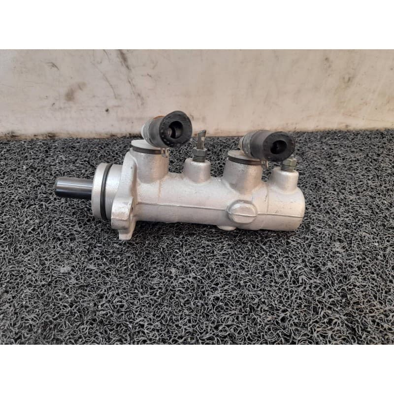 Recambio de bomba freno para kia frontier referencia OEM IAM - Blanco