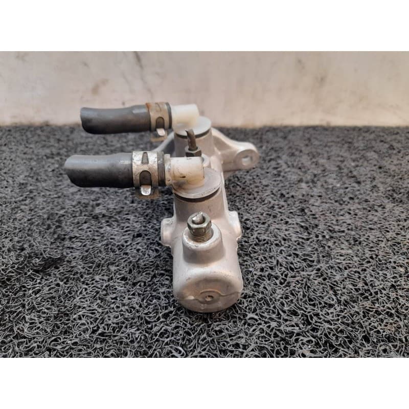 Recambio de bomba freno para kia frontier referencia OEM IAM - Blanco 2