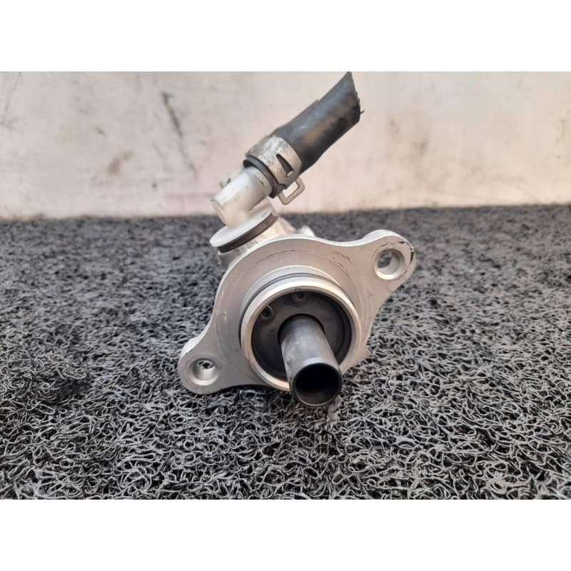 Recambio de bomba freno para kia frontier referencia OEM IAM - Blanco 3