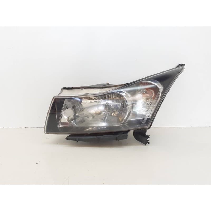 Recambio de faro izquierdo para chevrolet cruze hatchback lt referencia OEM IAM - Blanco