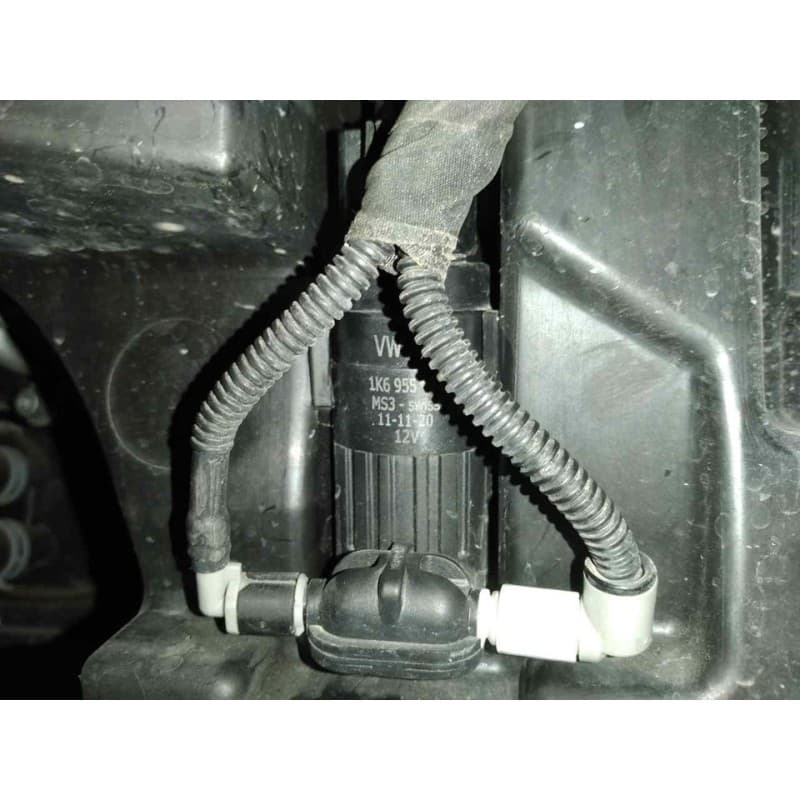 Recambio de bomba limpia para skoda fabia ambition plus referencia OEM IAM - Blanco