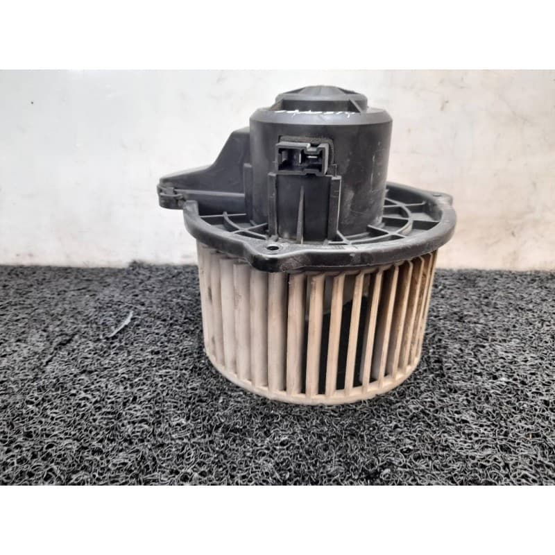 Recambio de motor calefaccion para kia frontier referencia OEM IAM - Blanco