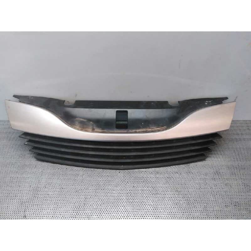 Recambio de rejilla delantera para renault laguna ii (bg0) 1.6 referencia OEM IAM