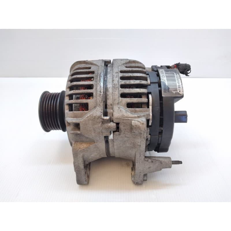 Recambio de alternador para nissan atleon 120 referencia OEM IAM F8646050 - Blanco