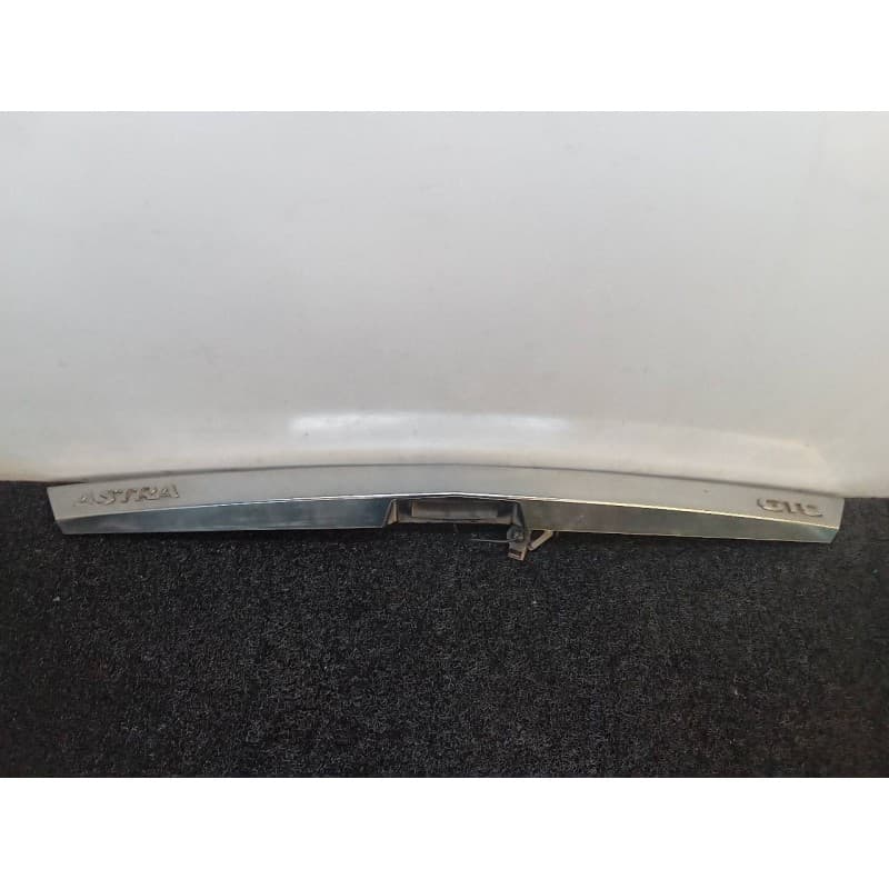 Recambio de molduras traseras para opel astra gtc enjoy referencia OEM IAM - Rojo 2