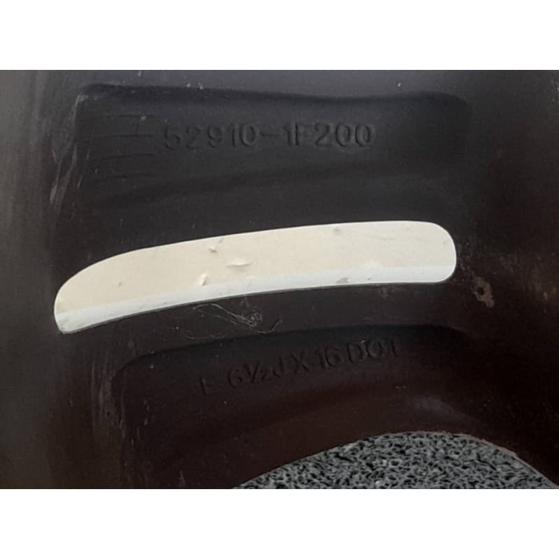 Recambio de llanta para kia sportage active 4x4 referencia OEM IAM E6 1/2JX16 - Negro 2