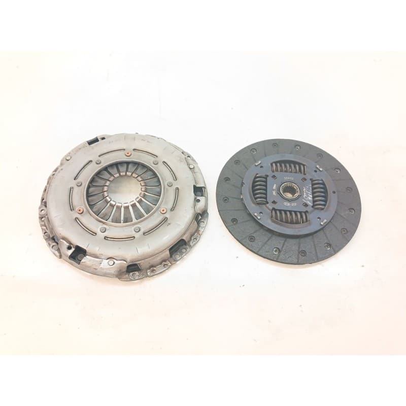 Recambio de kit embrague para kia sportage gt line 2wd referencia OEM IAM 32410 - Blanco
