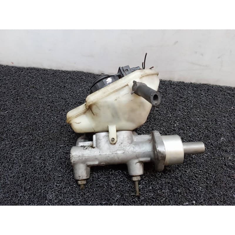 Recambio de bomba freno para ford fiesta courier furg. referencia OEM IAM - Blanco 3